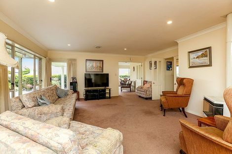 Photo of property in 18 Kinross Drive, Merrilands, New Plymouth, 4312