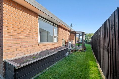 Photo of property in 2/20 Kirsten Place, Parklands, Christchurch, 8083