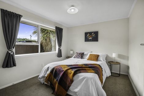 Photo of property in 82 Farquhars Road, Redwood, Christchurch, 8051