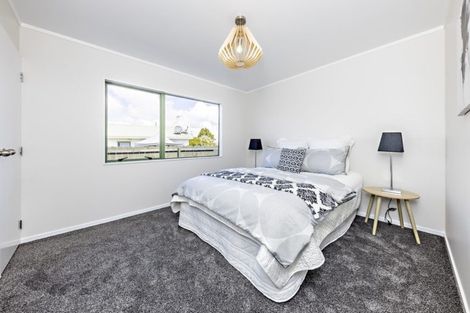 Photo of property in 32 Barneys Farm Road, Clendon Park, Auckland, 2103