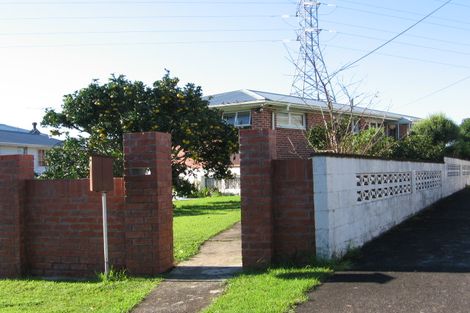Photo of property in 35 Tiroroa Avenue, Te Atatu South, Auckland, 0610
