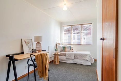 Photo of property in 27 Crewe Crescent, Hokowhitu, Palmerston North, 4410