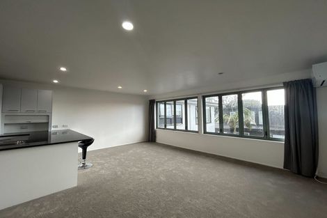 Photo of property in 3/233 Hurstmere Road, Takapuna, Auckland, 0622