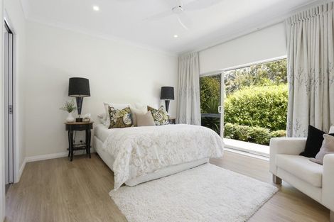Photo of property in 7 Hobbs Road, Matakatia, Whangaparaoa, 0930
