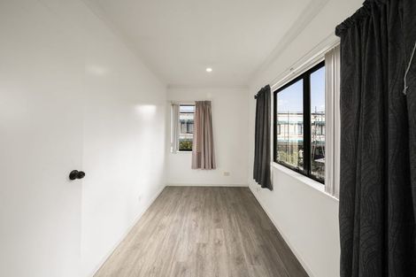 Photo of property in 5/17 Harbour View Road, Te Atatu Peninsula, Auckland, 0610