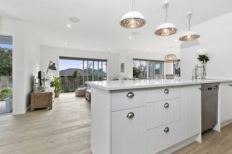Photo of property in 1 Pae Moana Place, Stanmore Bay, Whangaparaoa, 0932