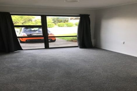 Photo of property in 50b Mirrabooka Avenue, Botany Downs, Auckland, 2010