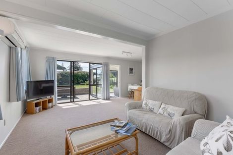 Photo of property in 13 Atua Street, Waikanae Beach, Waikanae, 5036