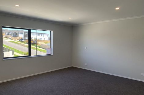 Photo of property in 15 William Calvert Drive, Swanson, Auckland, 0614