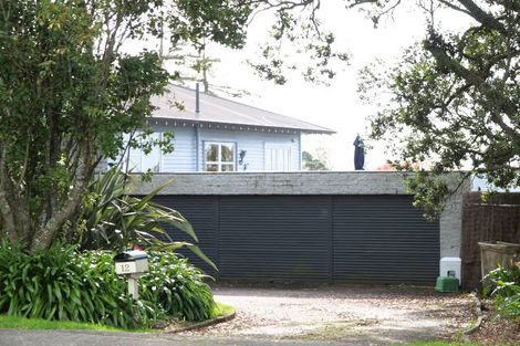 Photo of property in 12 Paparoa Road, Cockle Bay, Auckland, 2014