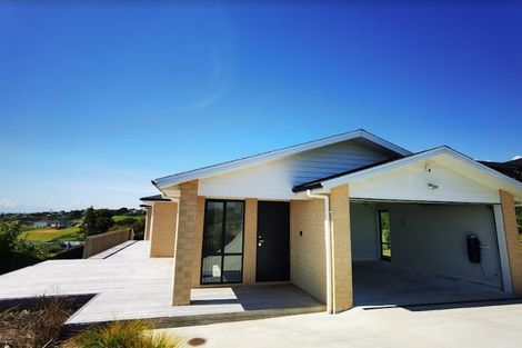 Photo of property in 14 Woodridge Drive, Stanmore Bay, Whangaparaoa, 0932