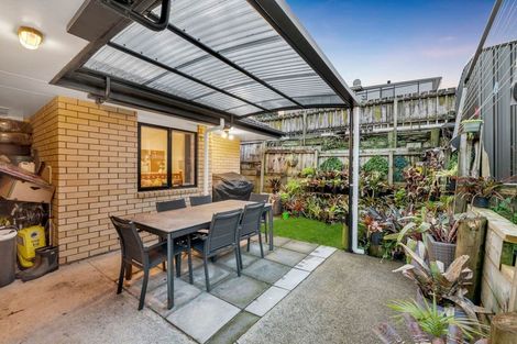 Photo of property in 18a Christmas Road, Manurewa, Auckland, 2102