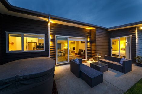 Photo of property in 92 Rosalie Terrace, Kelvin Grove, Palmerston North, 4414