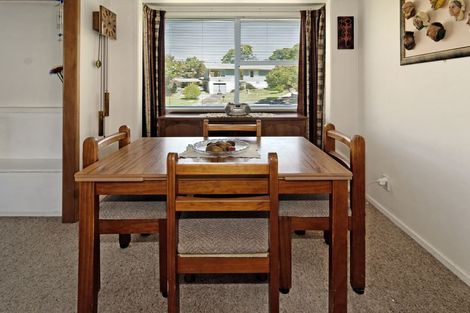 Photo of property in 9 Verena Place, Green Bay, Auckland, 0604