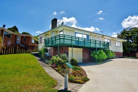 Photo of property in 9 Verena Place, Green Bay, Auckland, 0604