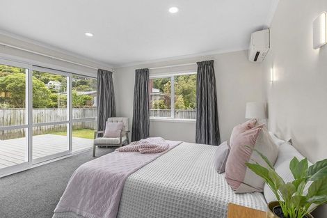Photo of property in 60 Airlie Road, Plimmerton, Porirua, 5026