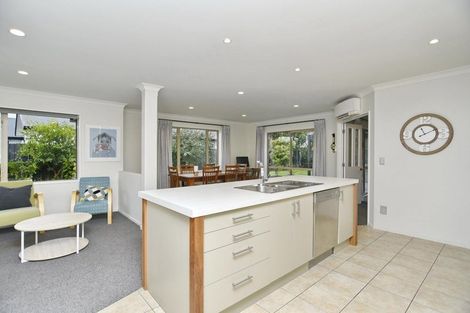 Photo of property in 11 Springside Place, Redwood, Christchurch, 8051