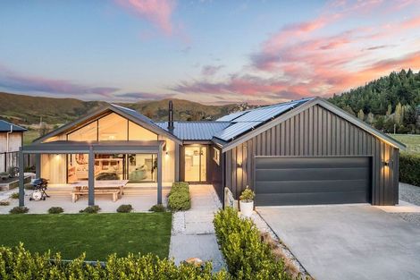 Photo of property in Luggate Park, 32 Cooper Crescent, Luggate, Wanaka, 9383
