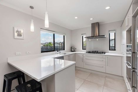 Photo of property in 20 Scotsmoor Drive, Wattle Downs, Auckland, 2103