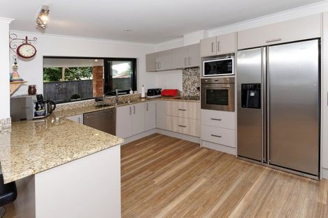 Photo of property in 11a Gane Lane, Te Atatu Peninsula, Auckland, 0610