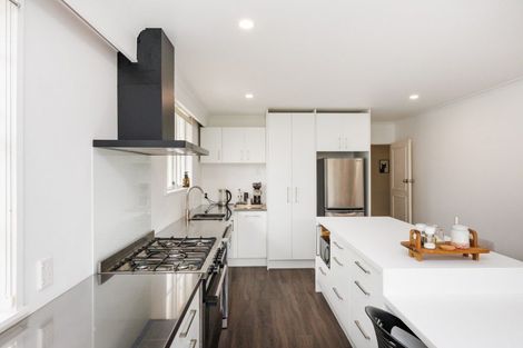 Photo of property in 4 Chilton Grove, Hokowhitu, Palmerston North, 4410