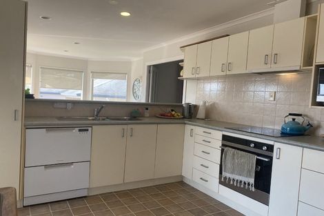 Photo of property in 33 Blue Heron Rise, Stanmore Bay, Whangaparaoa, 0932