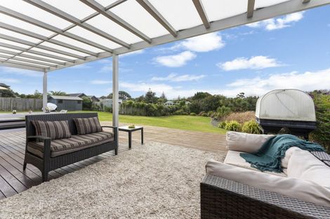 Photo of property in 32 Titoki Road, Waikanae Beach, Waikanae, 5036