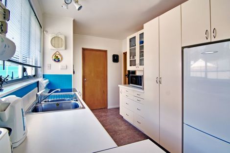 Photo of property in 9 Verena Place, Green Bay, Auckland, 0604