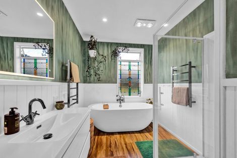 Photo of property in 77 Govett Avenue, Frankleigh Park, New Plymouth, 4310