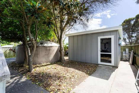 Photo of property in 18 Marram Way, Peka Peka, Waikanae, 5391