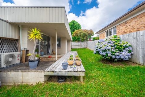 Photo of property in 1-2/19 Pegler Drive, Howick, Auckland, 2014