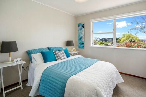Photo of property in 24 Manhattan Heights, Glendene, Auckland, 0602