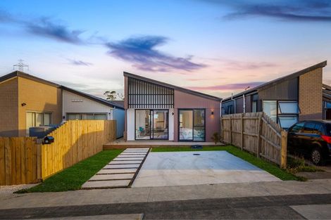 Photo of property in 12 Taiororua Avenue, Massey, 0614