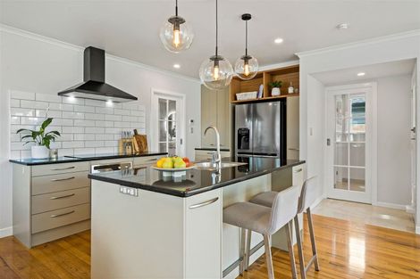 Photo of property in 15 Waione Avenue, Te Atatu Peninsula, Auckland, 0610