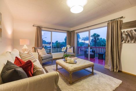 Photo of property in 28 Tomintoul Place, Highland Park, Auckland, 2010