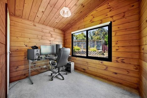 Photo of property in 10 Chrisarda Place, Red Hill, Papakura, 2110