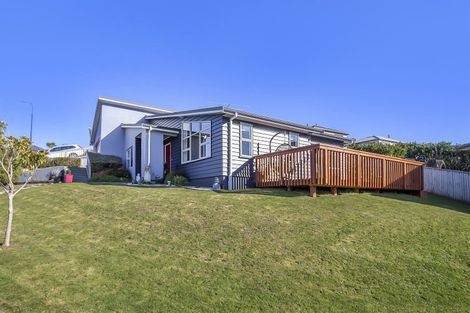 Photo of property in 3 Tararua Close, Aotea, Porirua, 5024