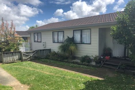 Photo of property in 2/11 Etherton Drive, Weymouth, Auckland, 2103