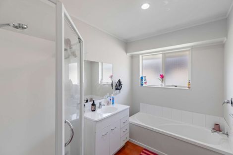 Photo of property in 19 Liddesdale Place, Papakura, 2110