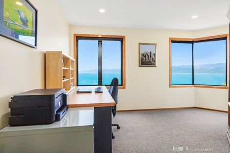 Photo of property in 20 Napier Street, Karaka Bays, Wellington, 6022
