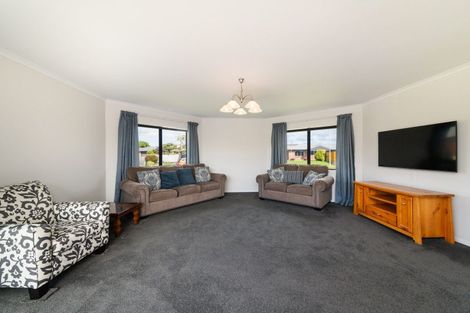 Photo of property in 5 Daniel Place, Kelvin Grove, Palmerston North, 4414