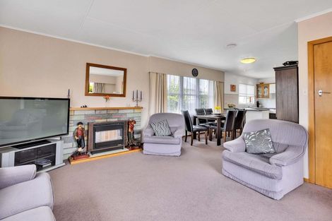 Photo of property in 1 Reid Avenue, Hawera, 4610