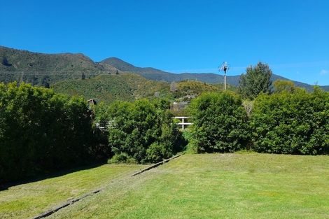 Photo of property in 235 Waikawa Road, Waikawa, Picton, 7220