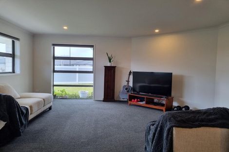 Photo of property in 28 Kitemaunga Avenue, One Tree Point, 0118