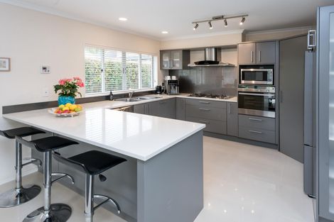 Photo of property in 10 Briar Vale Place, Flat Bush, Auckland, 2016