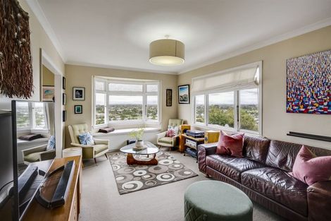 Photo of property in 4 Oliver Road, Hospital Hill, Napier, 4110