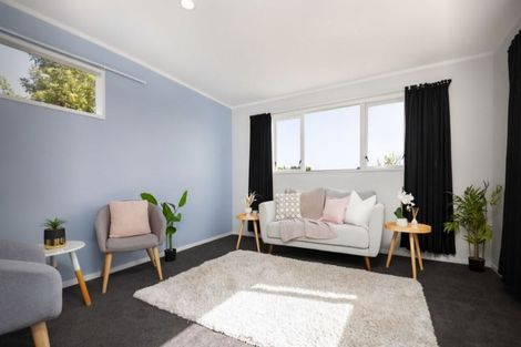 Photo of property in 2/25 Kingsbridge Place, Newlands, Wellington, 6037