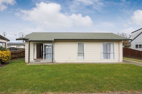 Photo of property in 15 Leander Place, Milson, Palmerston North, 4414
