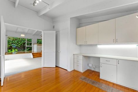 Photo of property in 42 Woodstock Road, Forrest Hill, Auckland, 0620