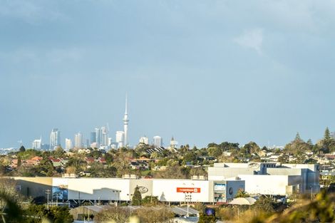 Photo of property in 81 Spence Road, Henderson, Auckland, 0612